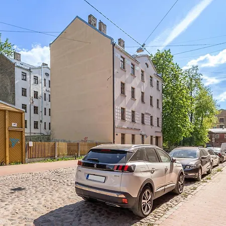 Апартаменти Top-floor With Courtyard View In Unesco Area, Murnieku Street