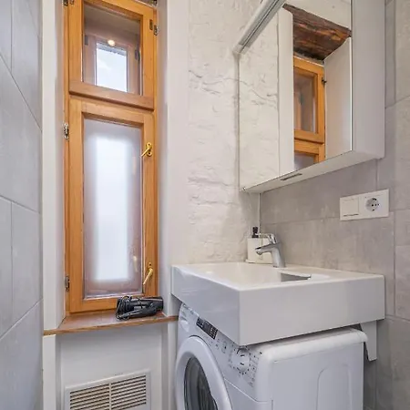 Апартаменти Top-floor With Courtyard View In Unesco Area, Murnieku Street Рига
