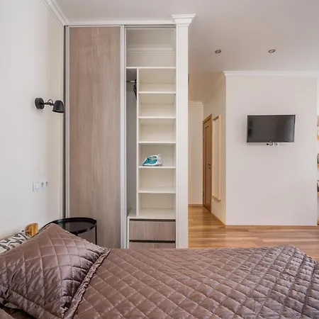 Top-floor With Courtyard View In Unesco Area, Murnieku Street Riga
