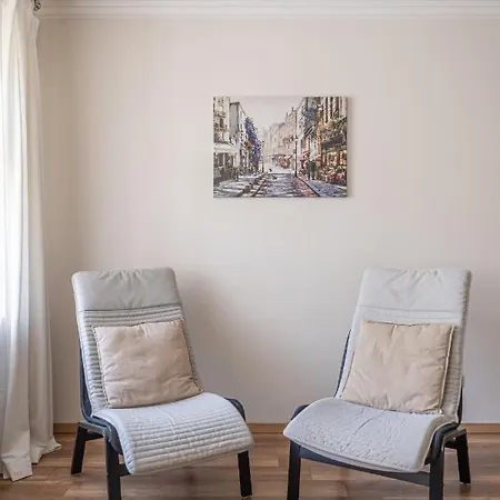 Top-floor With Courtyard View In Unesco Area, Murnieku Street Riga