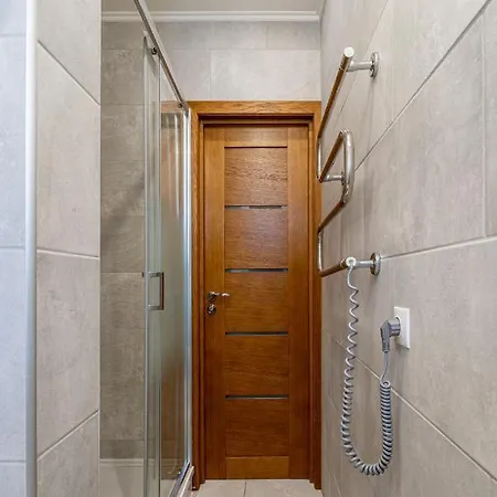 Top-floor With Courtyard View In Unesco Area, Murnieku Street