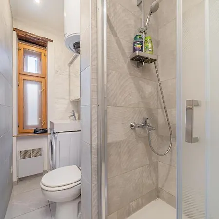 Top-floor With Courtyard View In Unesco Area, Murnieku Street Riga